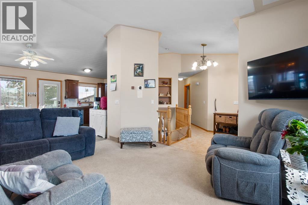 107 Monica Bay, Carstairs, Alberta  T0M 0N0 - Photo 6 - A2277960