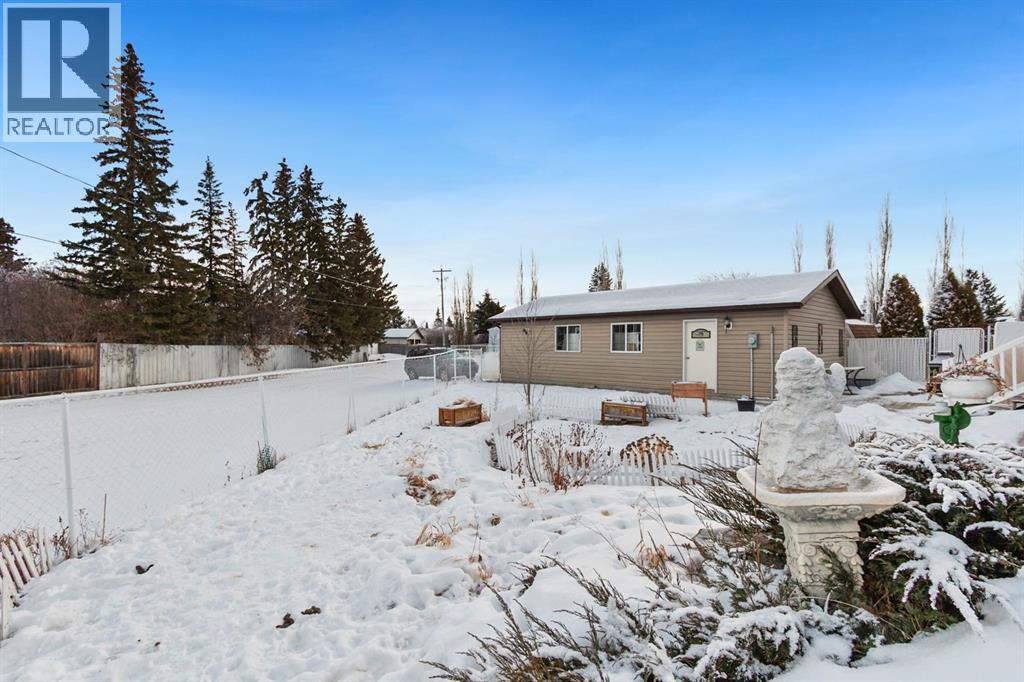 107 Monica Bay, Carstairs, Alberta  T0M 0N0 - Photo 31 - A2277960
