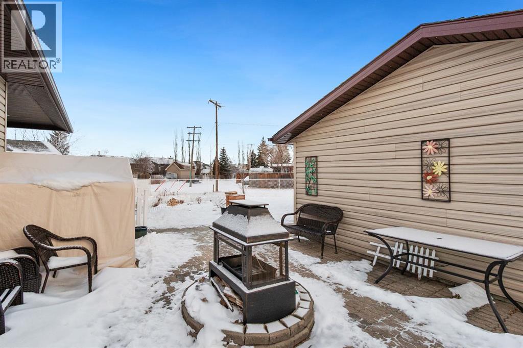 107 Monica Bay, Carstairs, Alberta  T0M 0N0 - Photo 34 - A2277960