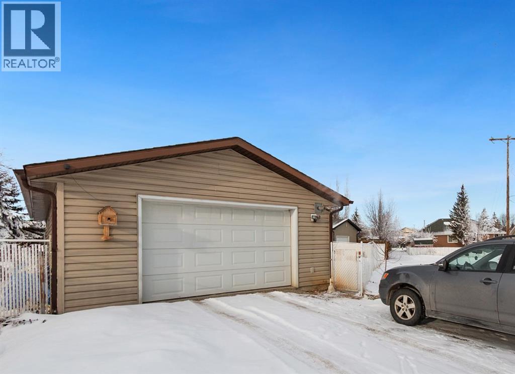 107 Monica Bay, Carstairs, Alberta  T0M 0N0 - Photo 40 - A2277960