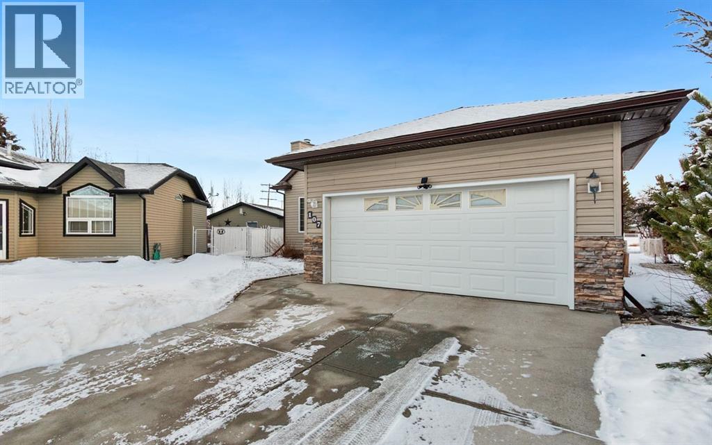 107 Monica Bay, Carstairs, Alberta  T0M 0N0 - Photo 29 - A2277960