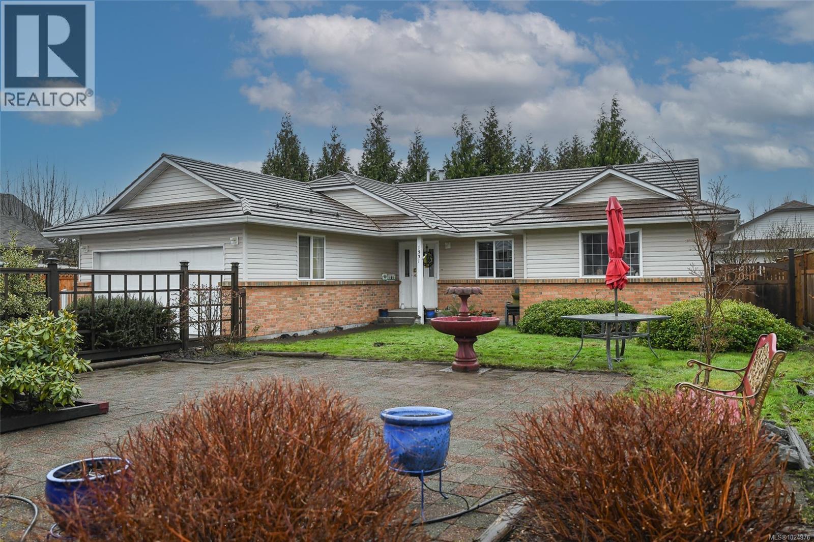 1331 Coast View Dr, Comox, British Columbia  V9M 3S7 - Photo 1 - 1024976