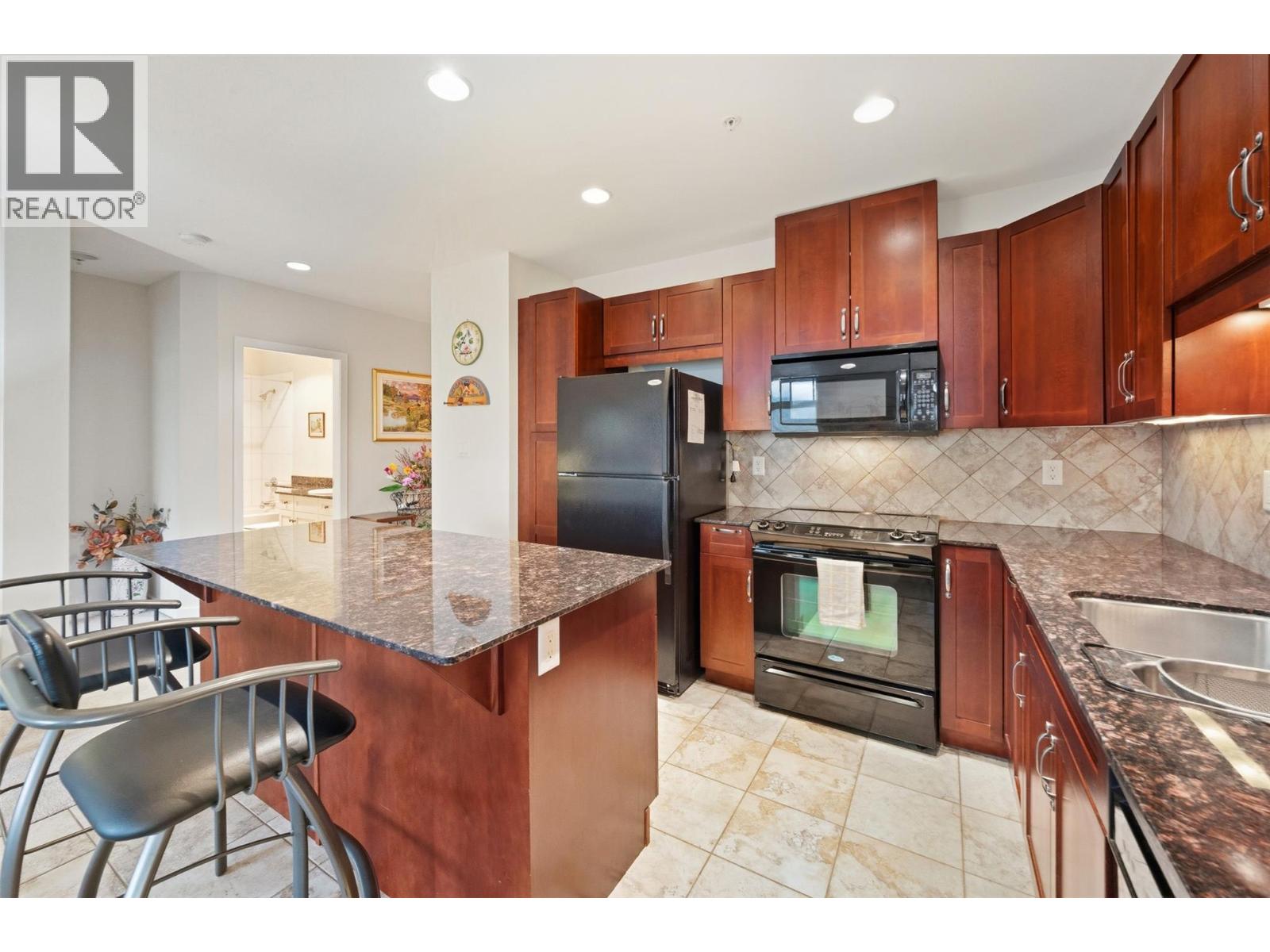 3301 Skaha Lake Road Unit# 704 Penticton Photo 5