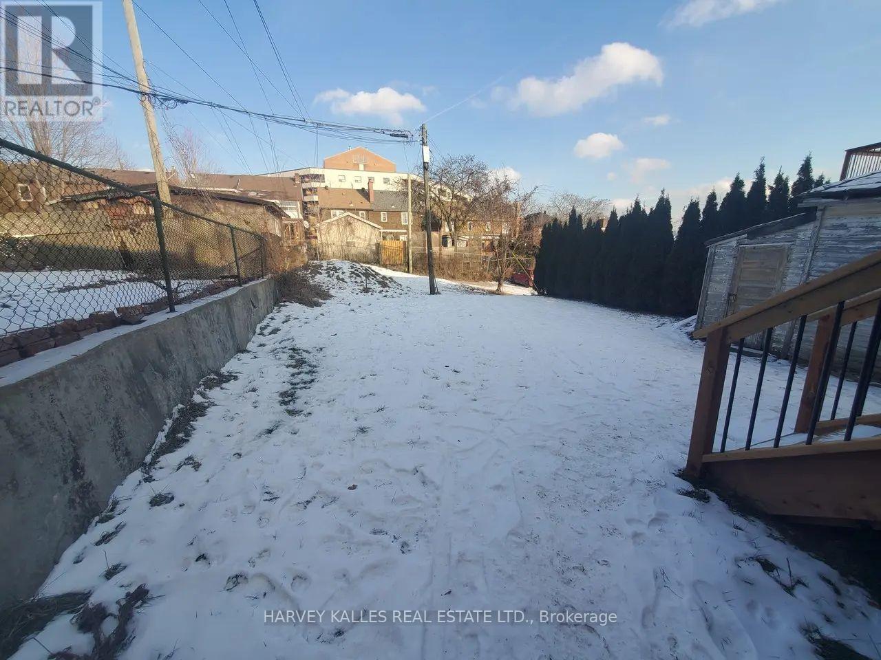 Lower - 17 Alberta Avenue, Toronto, Ontario  M6H 2R5 - Photo 12 - C12755522