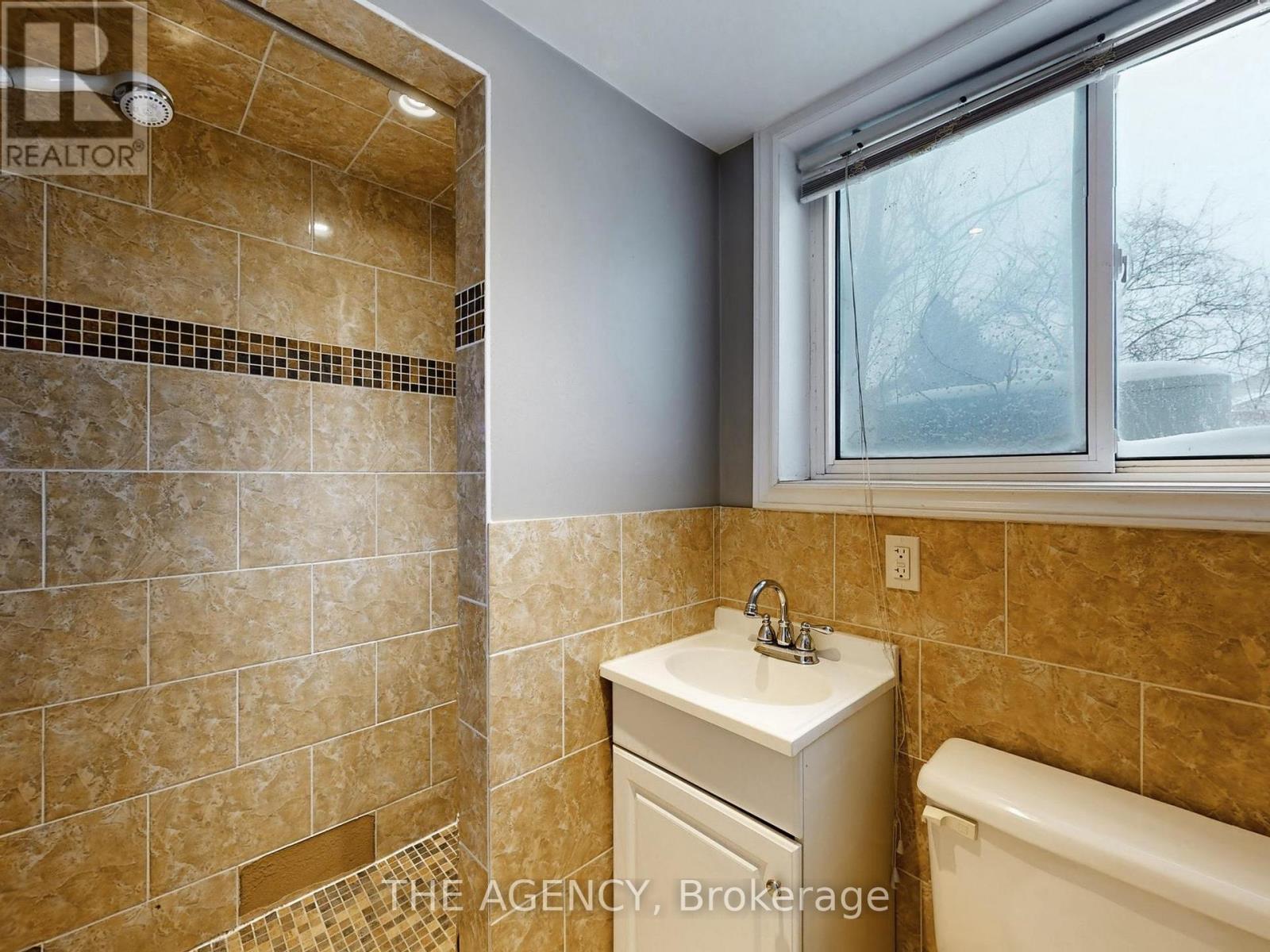 54 Manorglen Crescent, Toronto, Ontario  M1S 1W4 - Photo 18 - E12755532