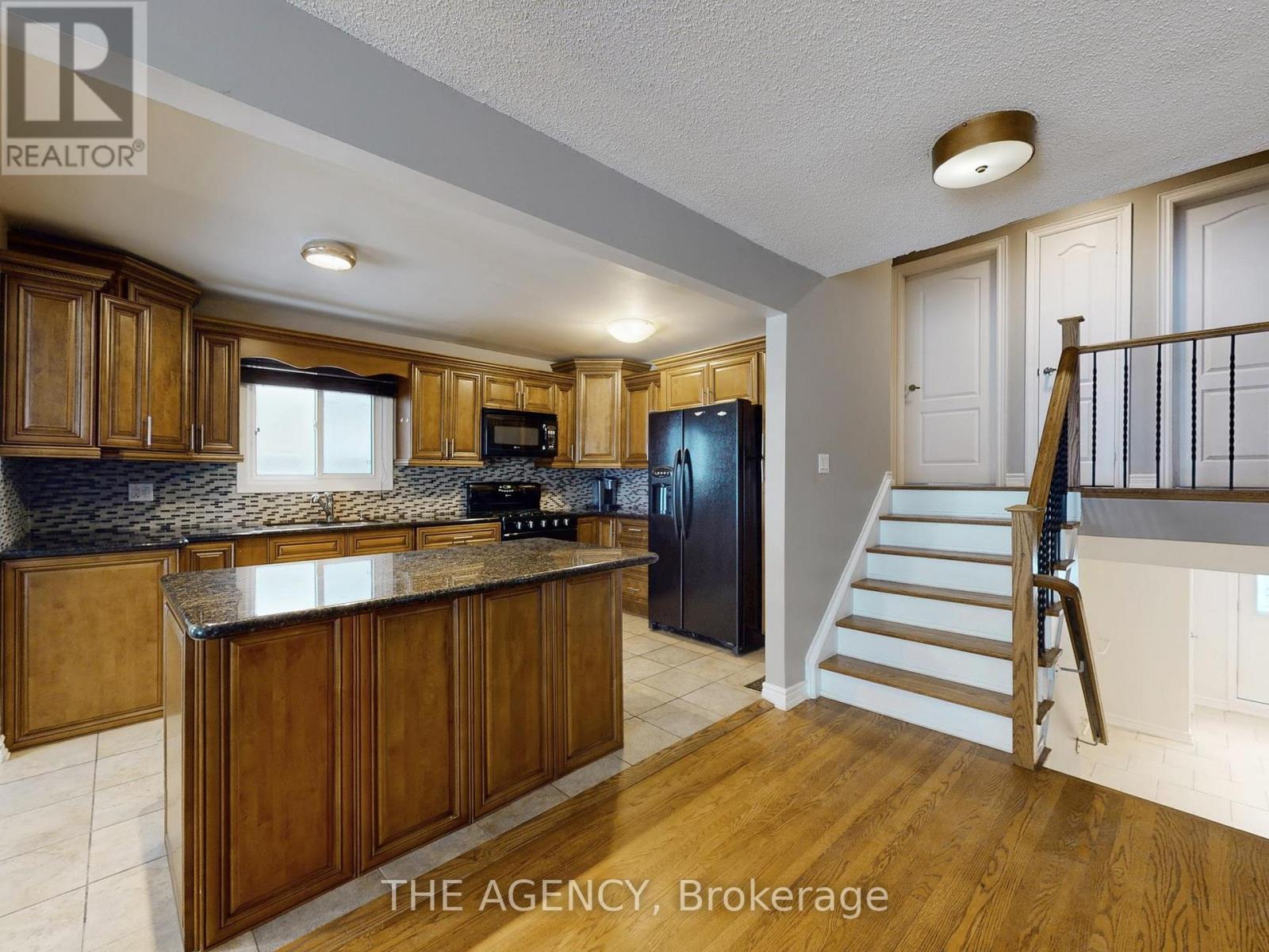 54 Manorglen Crescent, Toronto, Ontario  M1S 1W4 - Photo 7 - E12755532