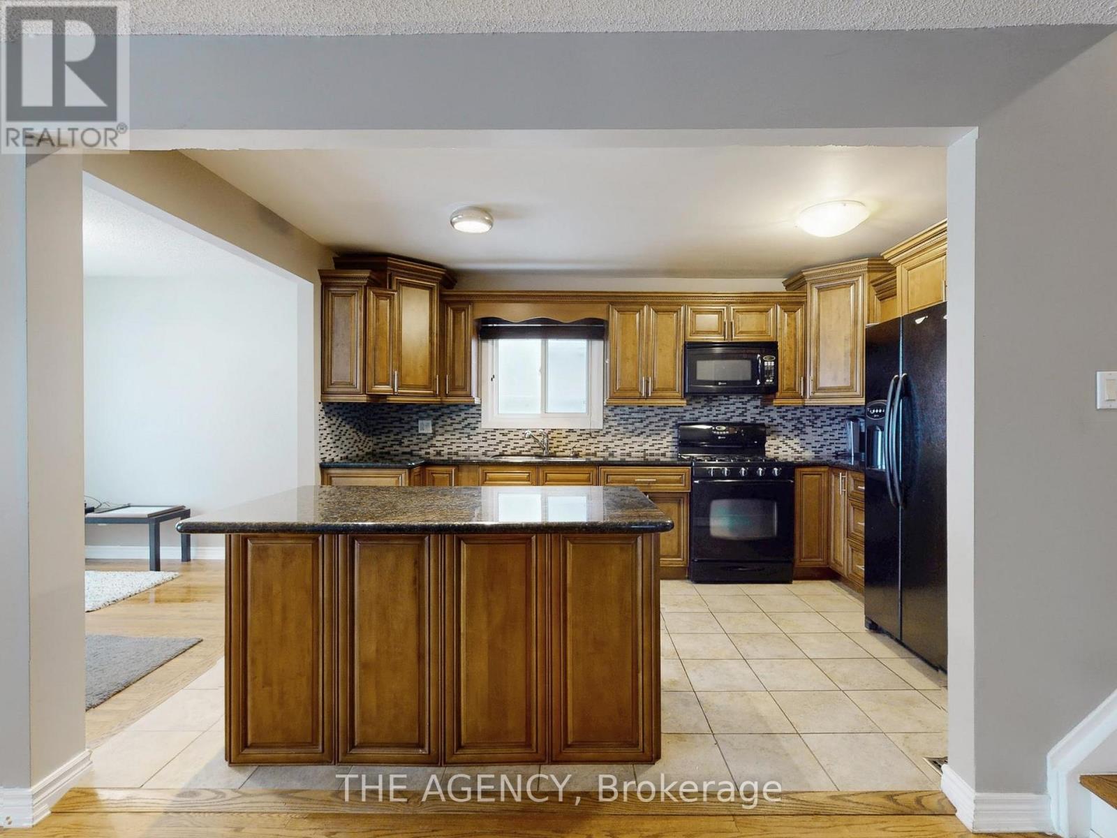 54 Manorglen Crescent, Toronto, Ontario  M1S 1W4 - Photo 8 - E12755532