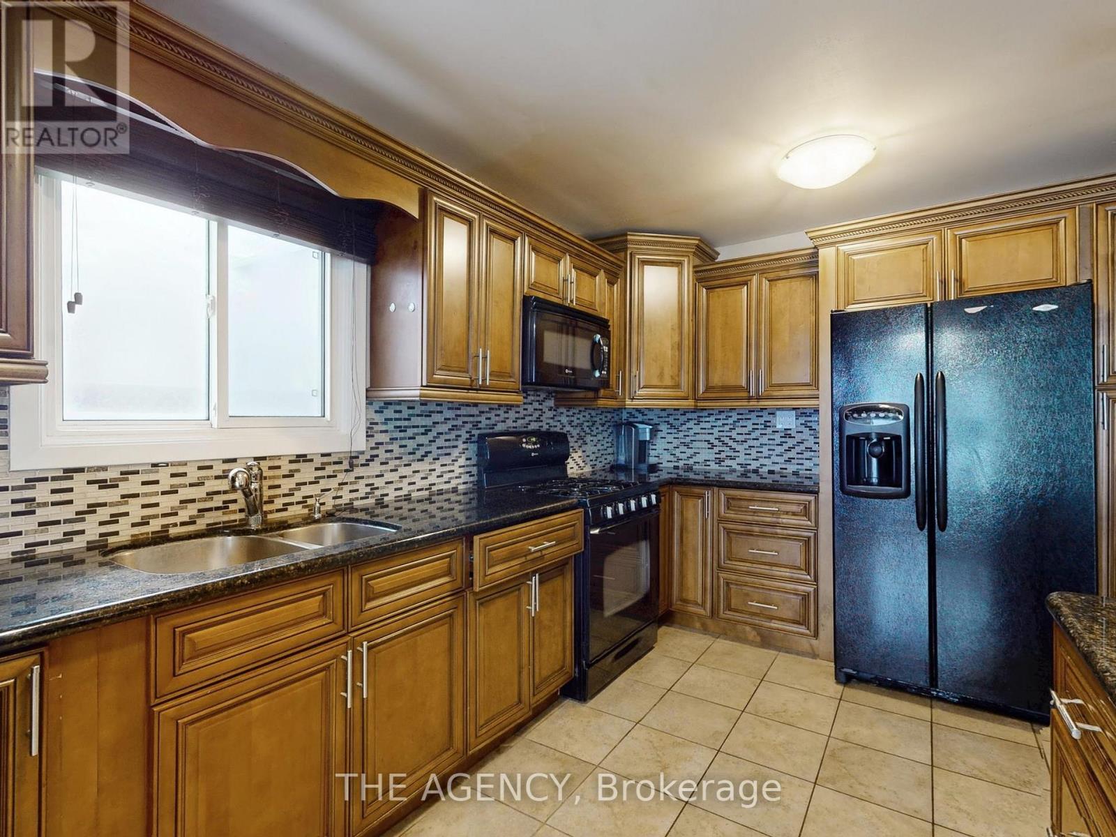 54 Manorglen Crescent, Toronto, Ontario  M1S 1W4 - Photo 9 - E12755532