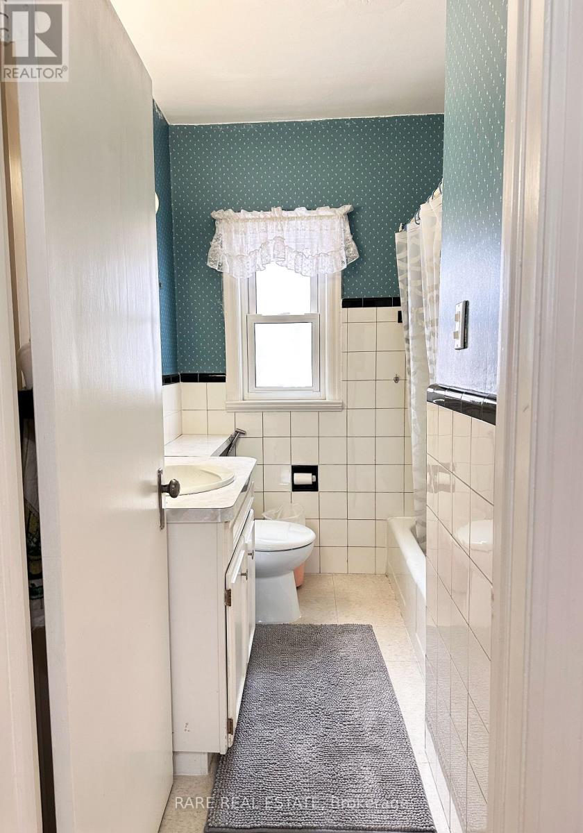 46 Dunblaine Avenue, Toronto, Ontario  M5M 2R9 - Photo 15 - C12750102