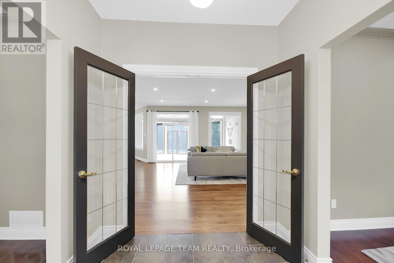 6196 Elkwood Drive, Ottawa, Ontario  K4P 1M9 - Photo 5 - X12638726