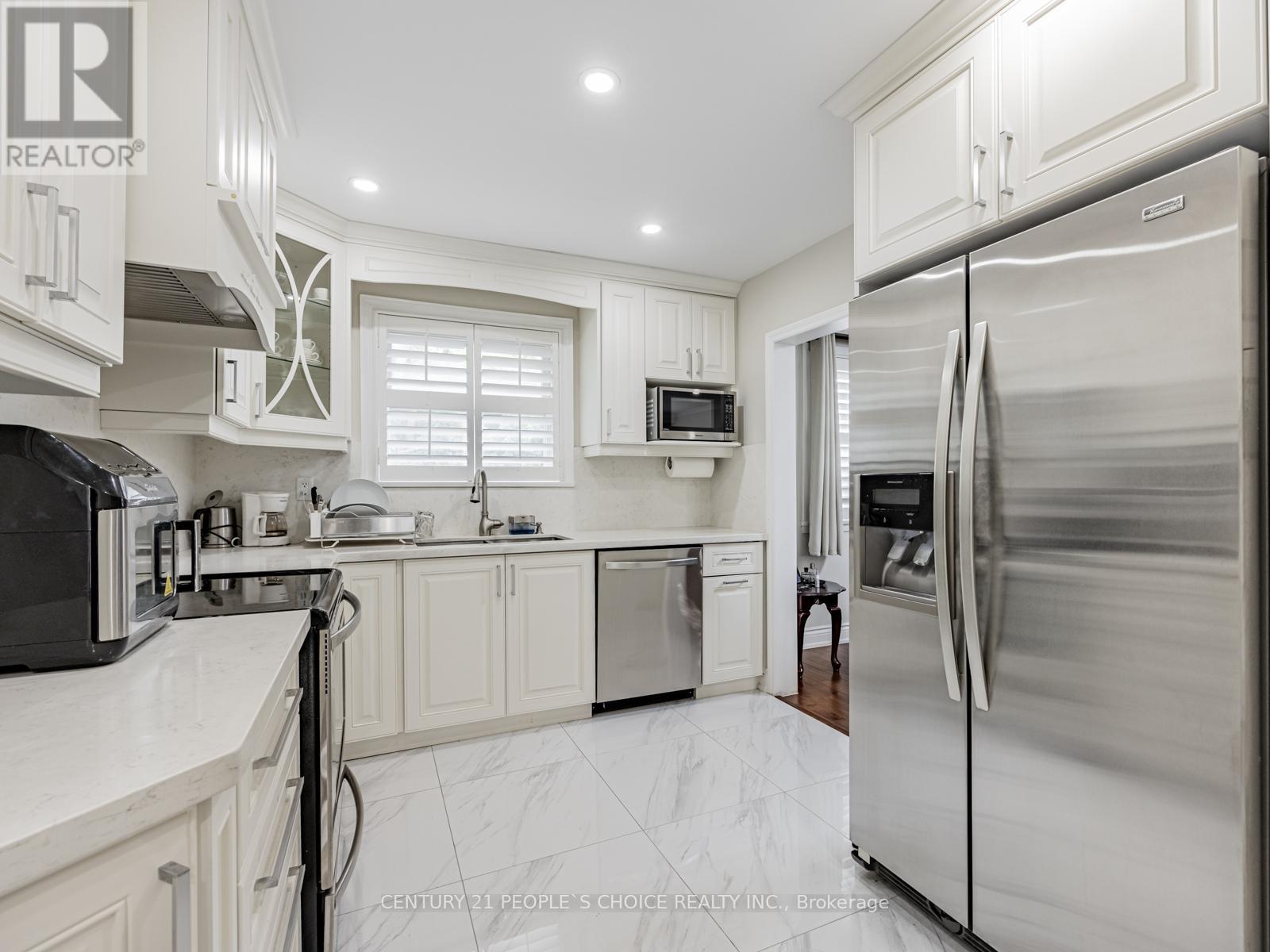 43 Shendale Drive, Toronto, Ontario  M9W 2B4 - Photo 11 - W12755572