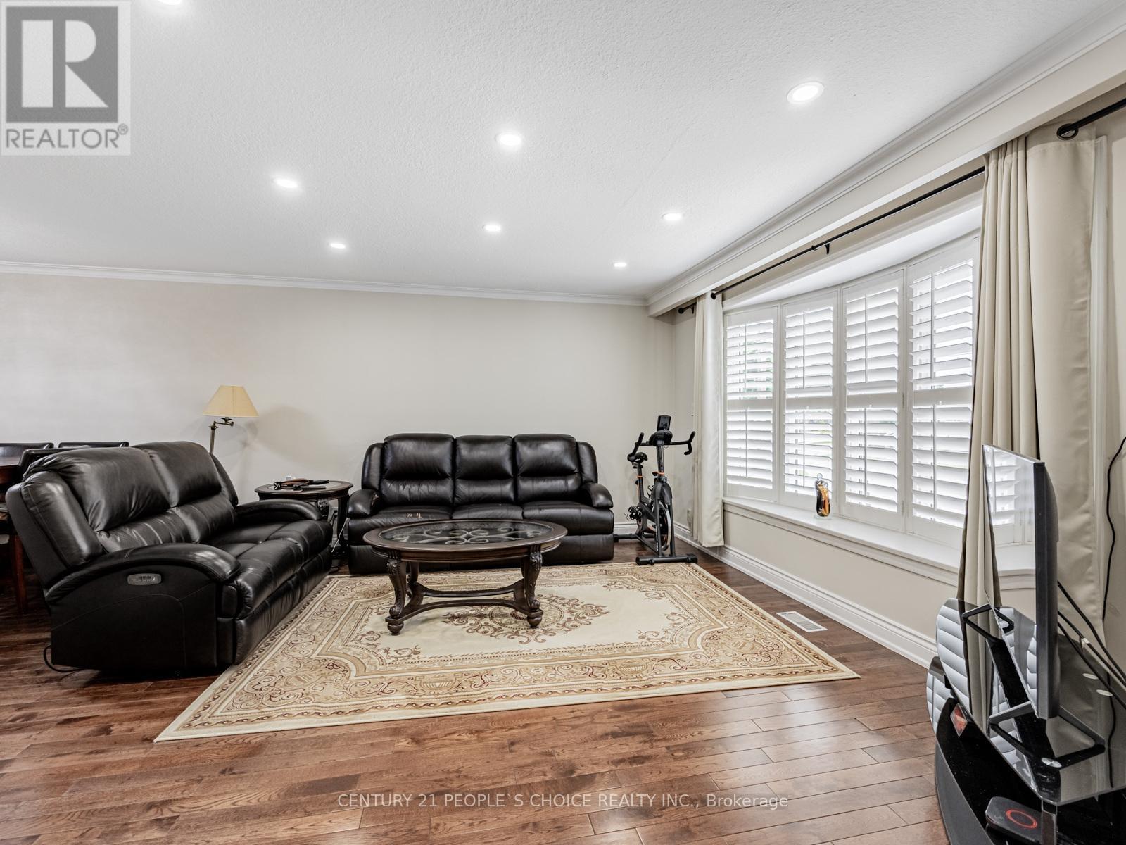 43 Shendale Drive, Toronto, Ontario  M9W 2B4 - Photo 7 - W12755572