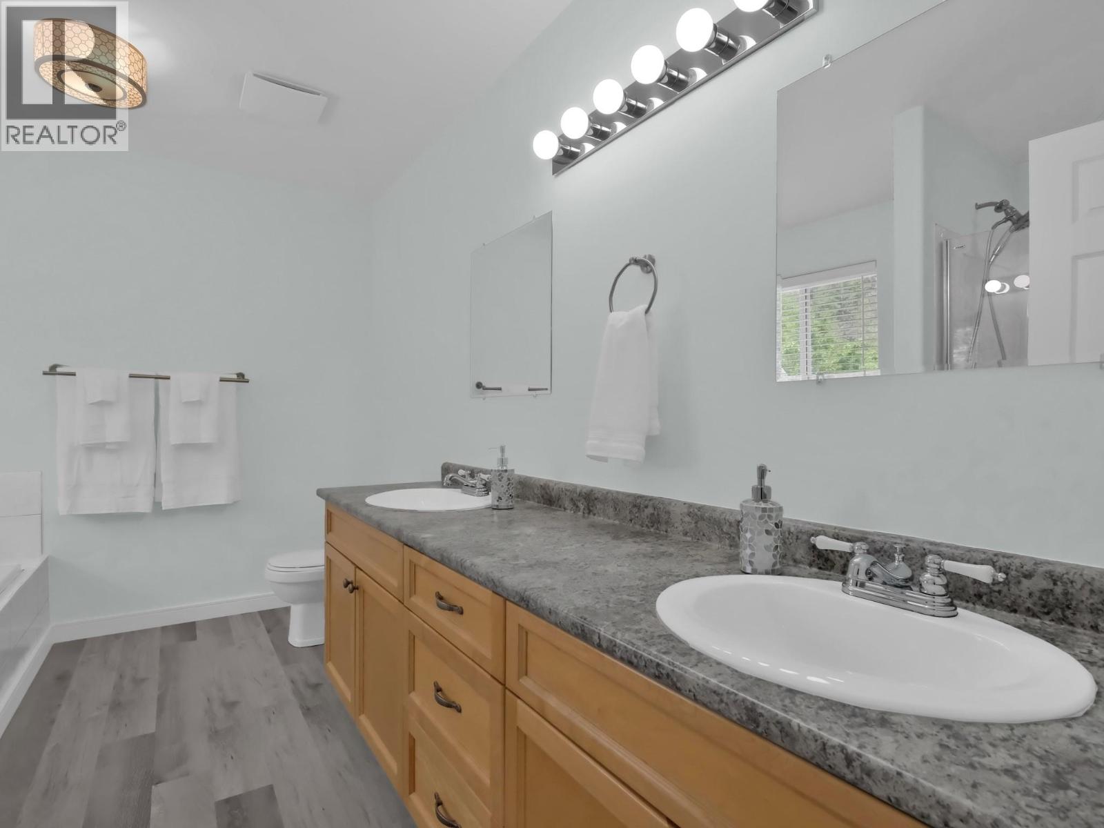 7200 VICTORIA Road S Summerland Photo 21