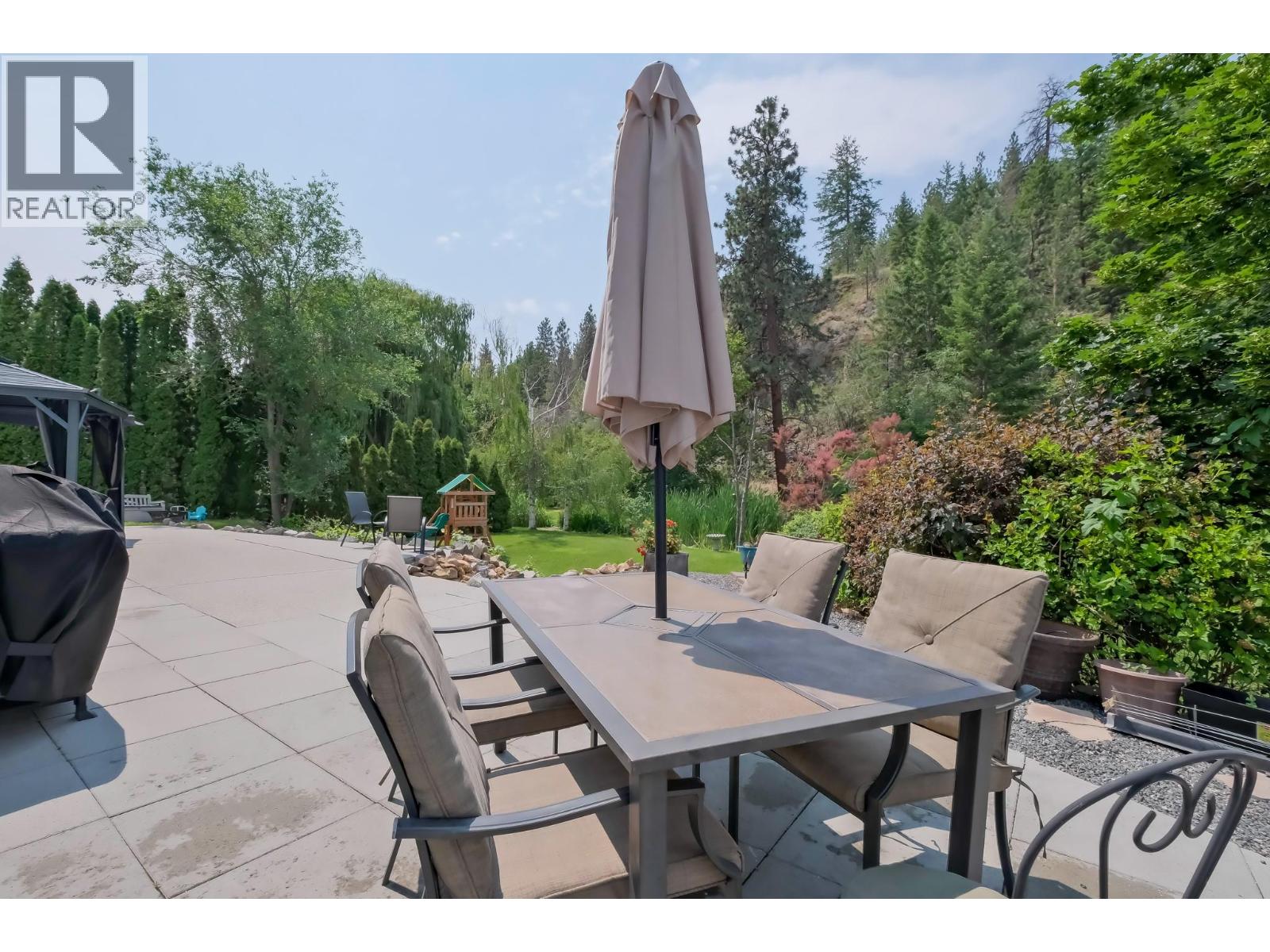 7200 VICTORIA Road S Summerland Photo 32