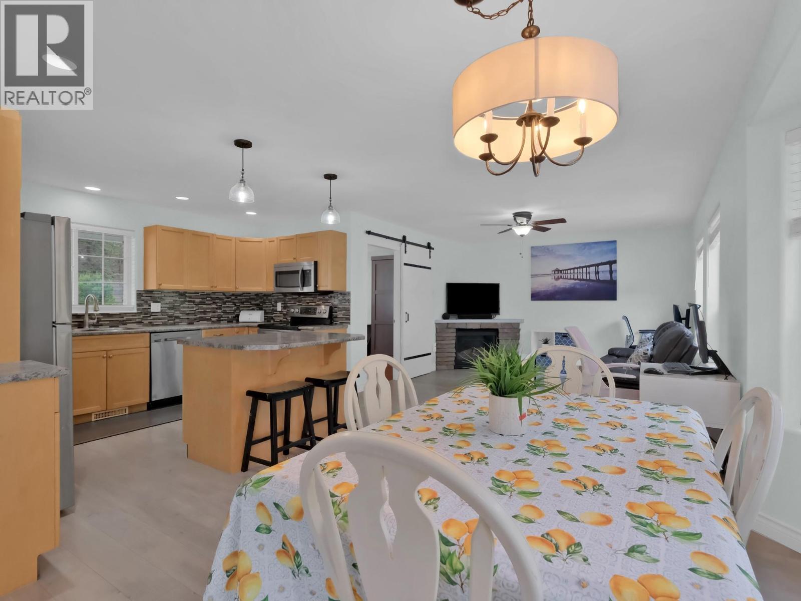 7200 VICTORIA Road S Summerland Photo 6