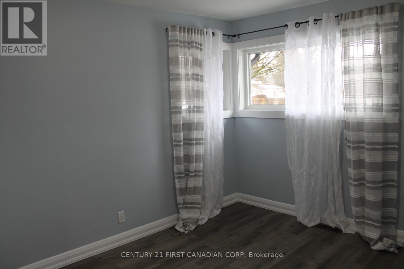 Upper - 745 Leroy Avenue, London East, Ontario  N5Y 4G6 - Photo 10 - X12755582