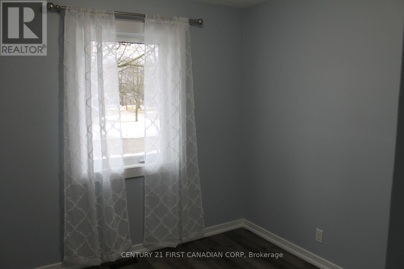 Upper - 745 Leroy Avenue, London East, Ontario  N5Y 4G6 - Photo 11 - X12755582