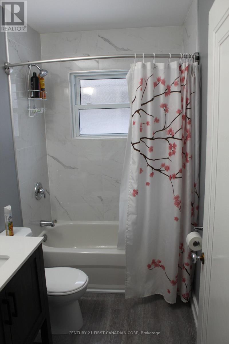 Upper - 745 Leroy Avenue, London East, Ontario  N5Y 4G6 - Photo 12 - X12755582