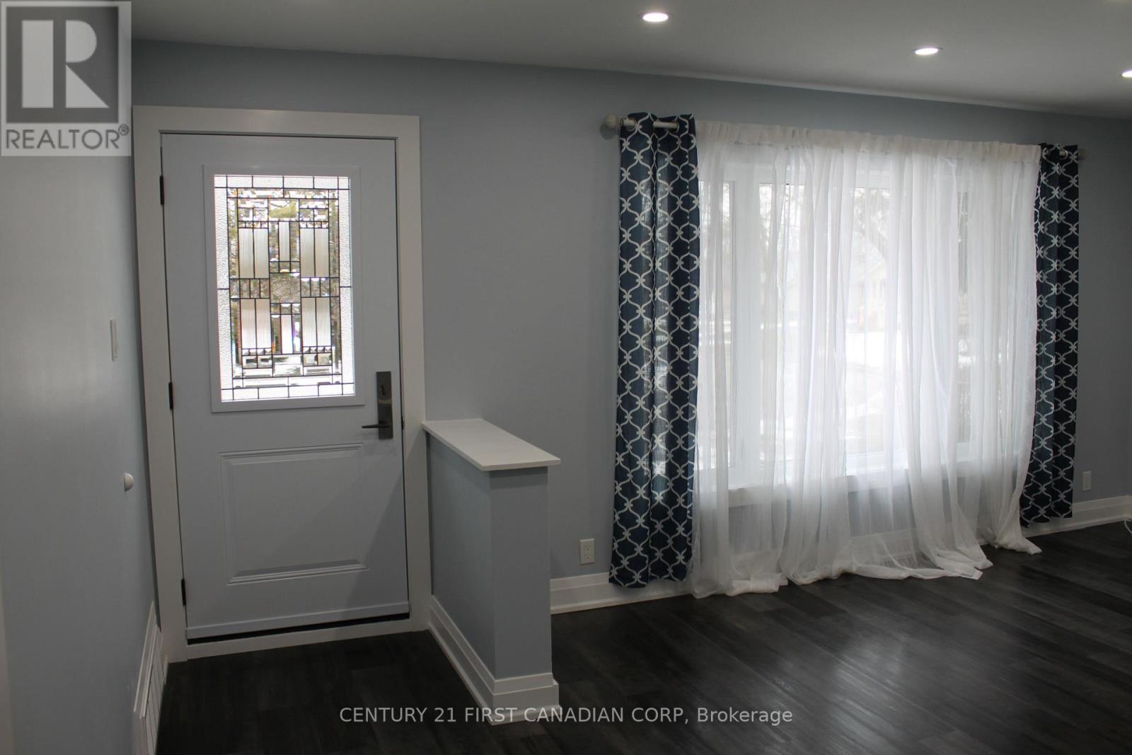 Upper - 745 Leroy Avenue, London East, Ontario  N5Y 4G6 - Photo 2 - X12755582