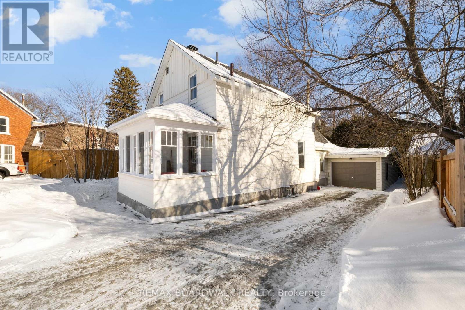 54 Coleman Street, Carleton Place, Ontario  K7C 4P1 - Photo 3 - X12755600