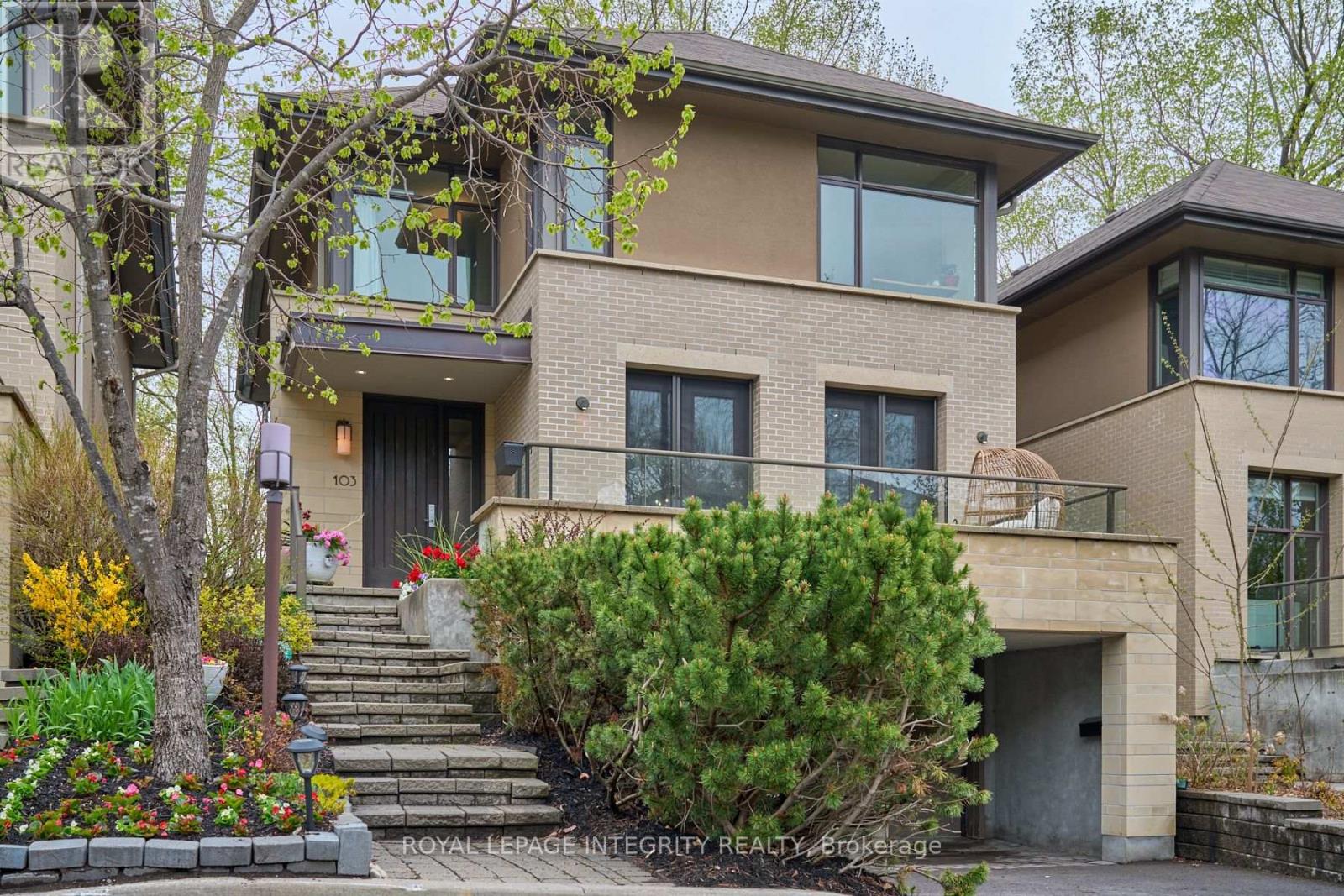 103 Black Maple Private, Ottawa, Ontario  K1M 0J3 - Photo 2 - X12755638