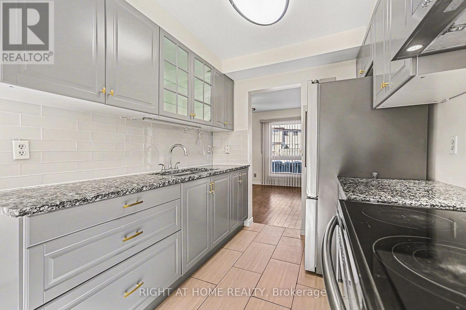 51 - 1213 Bowmount Street, Ottawa, Ontario  K1J 8T3 - Photo 10 - X12755642