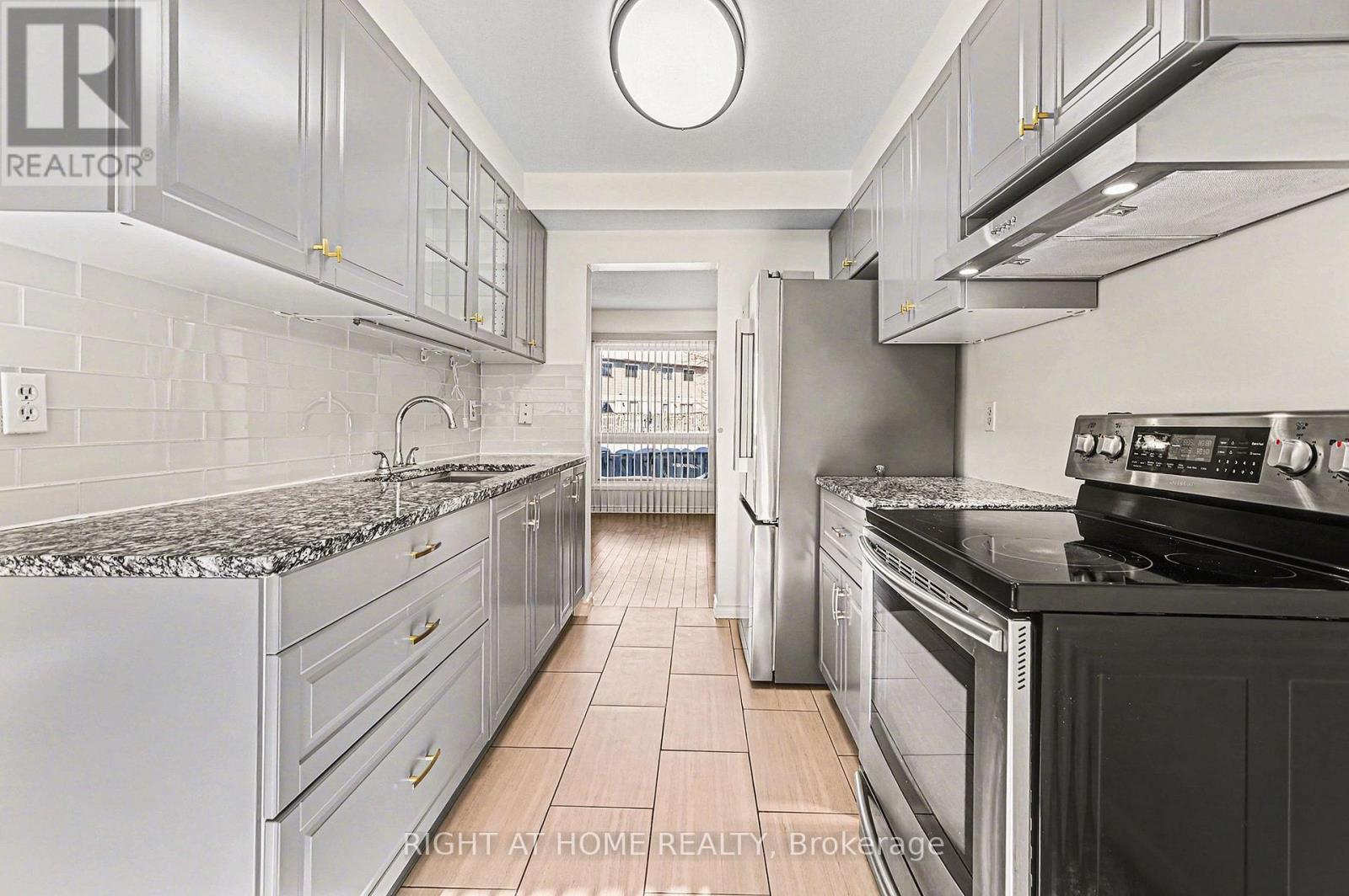 51 - 1213 Bowmount Street, Ottawa, Ontario  K1J 8T3 - Photo 8 - X12755642