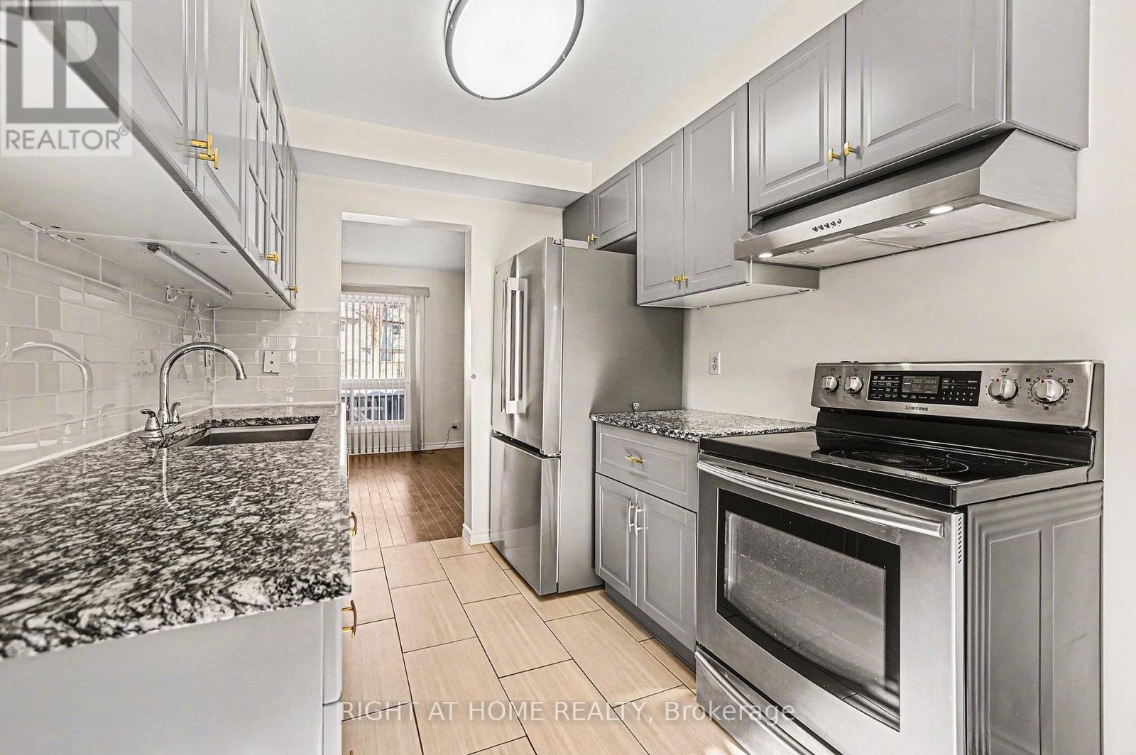 51 - 1213 Bowmount Street, Ottawa, Ontario  K1J 8T3 - Photo 9 - X12755642