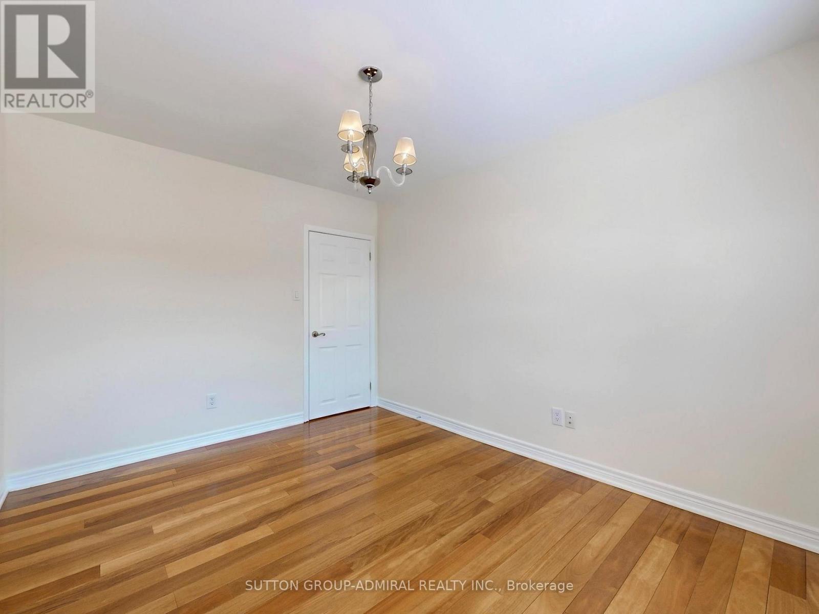 Upper - 129 Crestwood Road, Vaughan, Ontario  L4J 1A7 - Photo 22 - N12714718