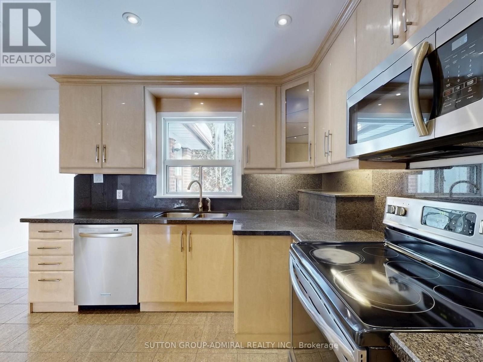 Upper - 129 Crestwood Road, Vaughan, Ontario  L4J 1A7 - Photo 11 - N12714718