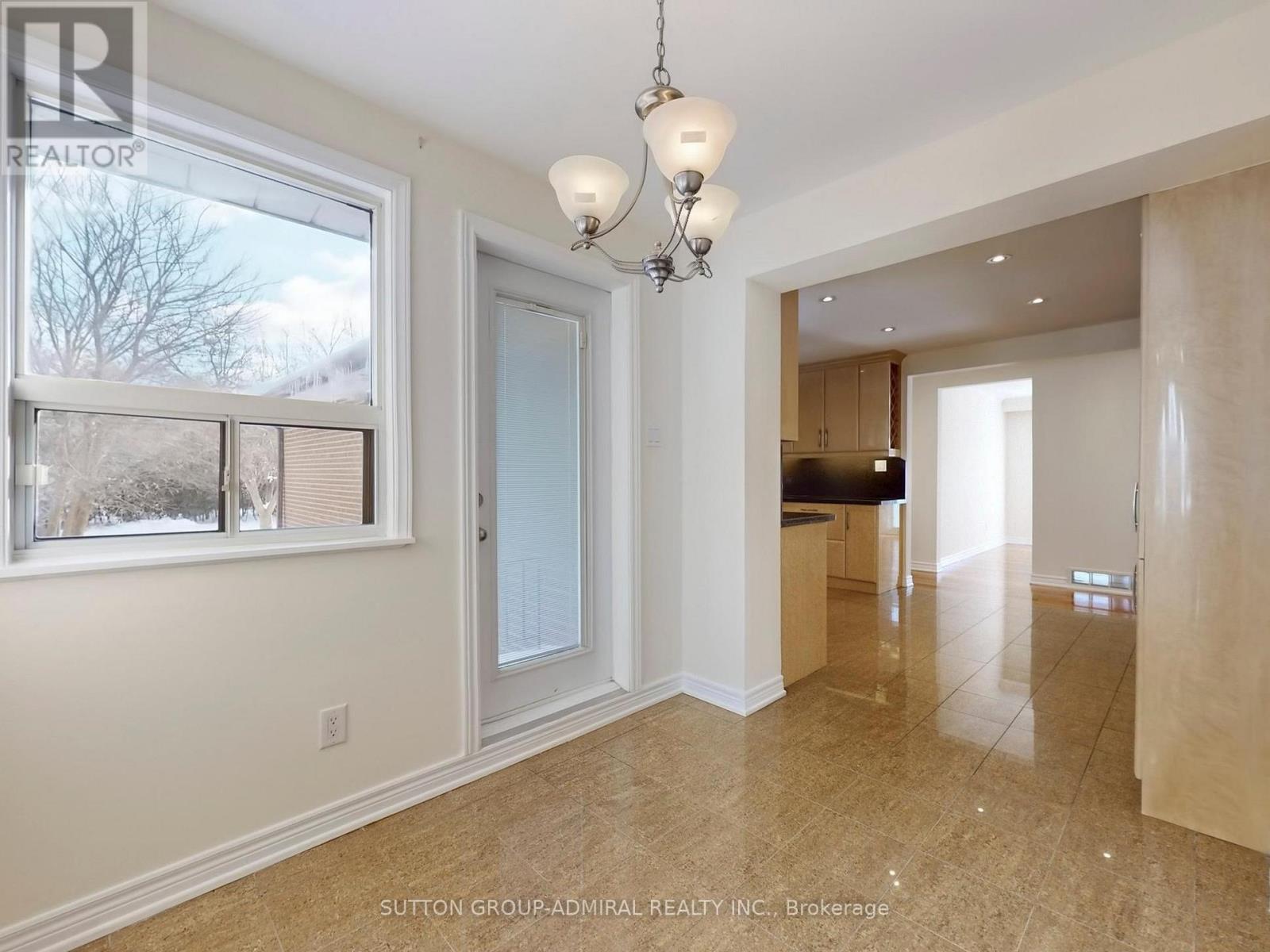 Upper - 129 Crestwood Road, Vaughan, Ontario  L4J 1A7 - Photo 14 - N12714718