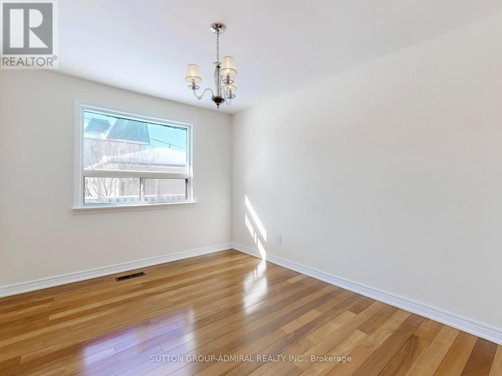 Upper - 129 Crestwood Road, Vaughan, Ontario  L4J 1A7 - Photo 21 - N12714718