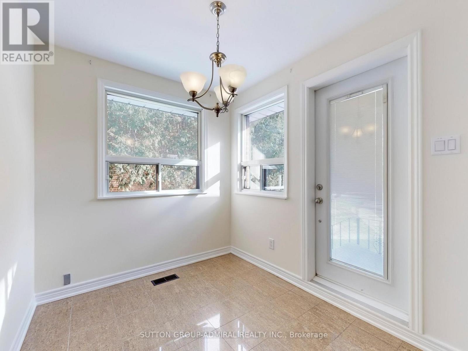 Upper - 129 Crestwood Road, Vaughan, Ontario  L4J 1A7 - Photo 13 - N12714718