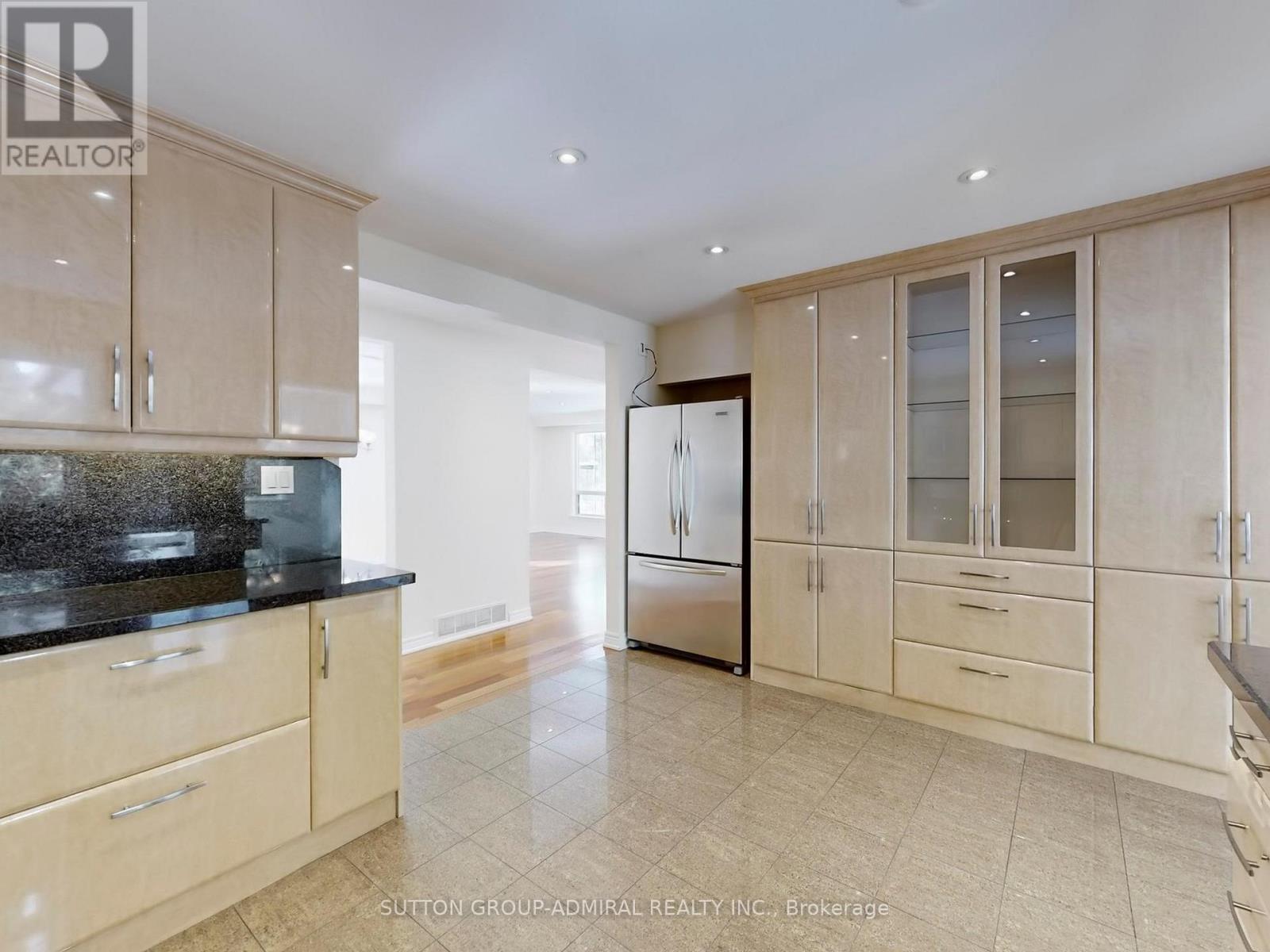 Upper - 129 Crestwood Road, Vaughan, Ontario  L4J 1A7 - Photo 10 - N12714718