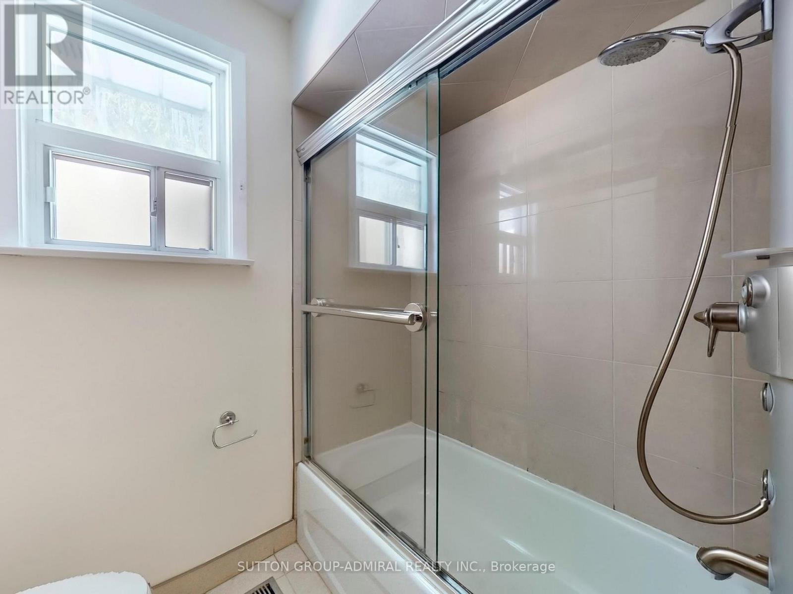 Upper - 129 Crestwood Road, Vaughan, Ontario  L4J 1A7 - Photo 24 - N12714718