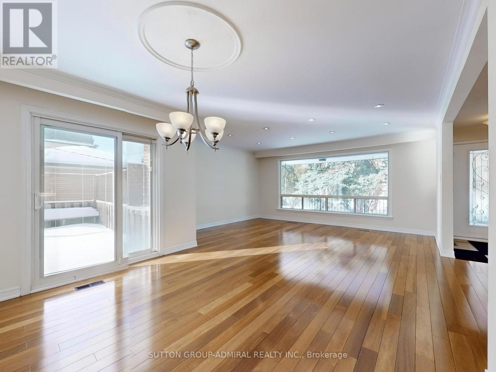 Upper - 129 Crestwood Road, Vaughan, Ontario  L4J 1A7 - Photo 7 - N12714718