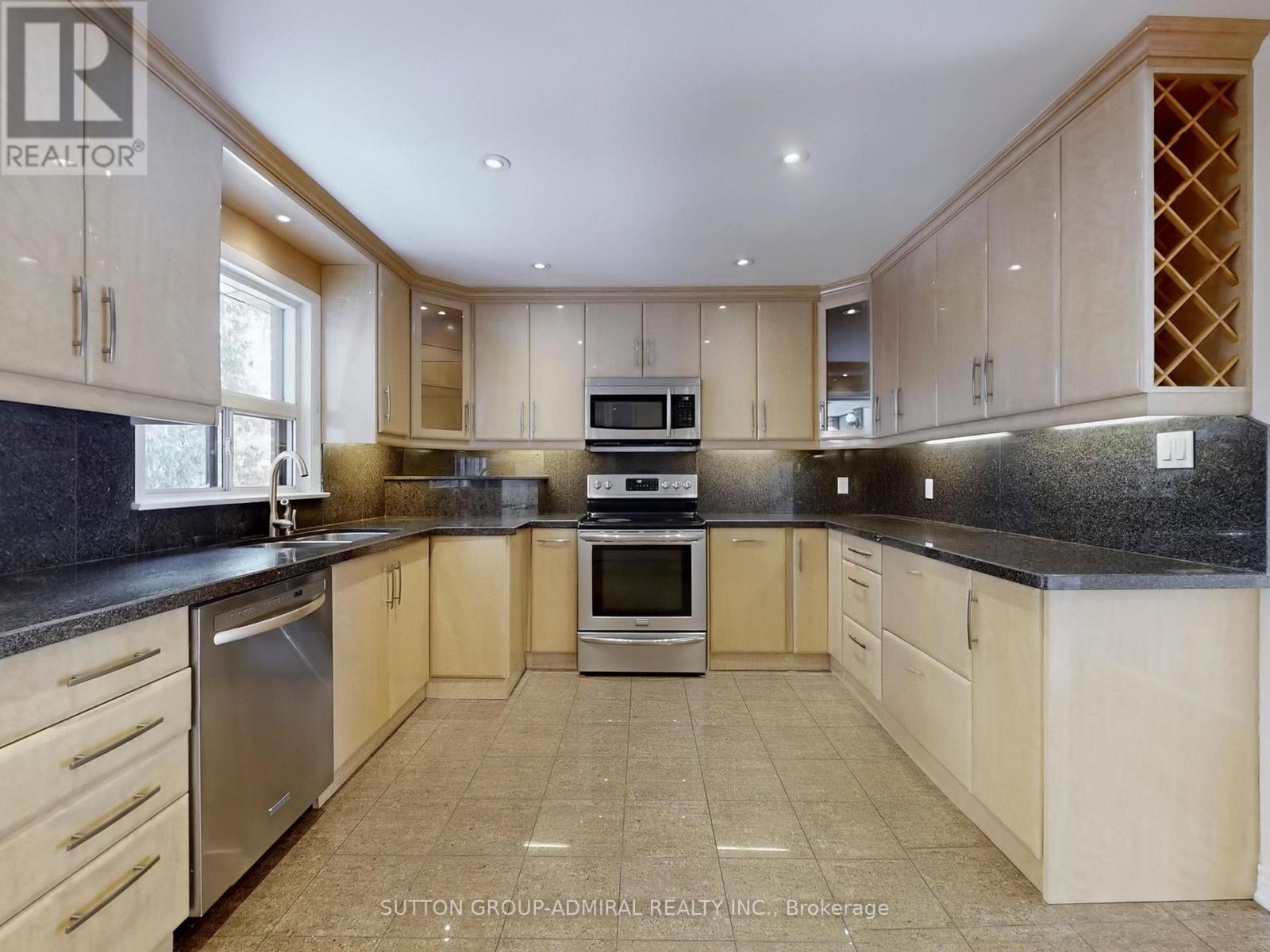 Upper - 129 Crestwood Road, Vaughan, Ontario  L4J 1A7 - Photo 9 - N12714718