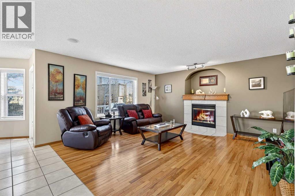 195 Cove Crescent, Chestermere, Alberta  T1X 1J6 - Photo 3 - A2281980