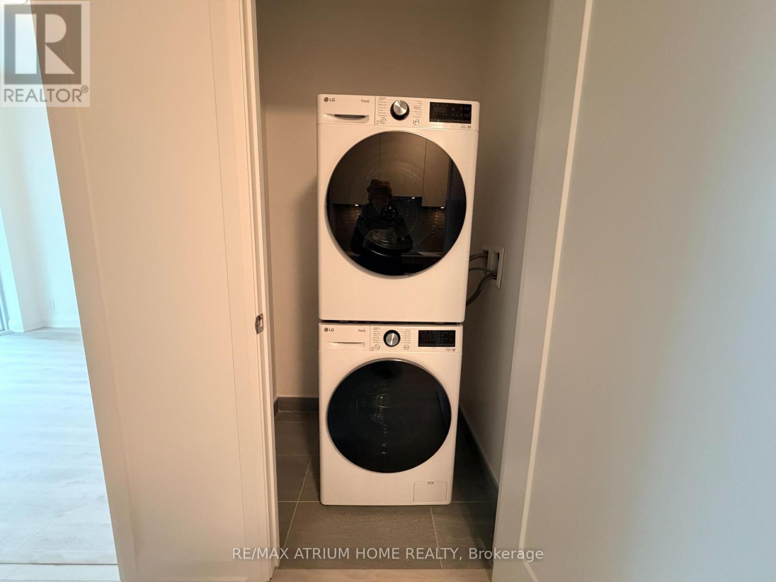 1902 - 65 Broadway Avenue, Toronto, Ontario  M4P 1T9 - Photo 9 - C12755668