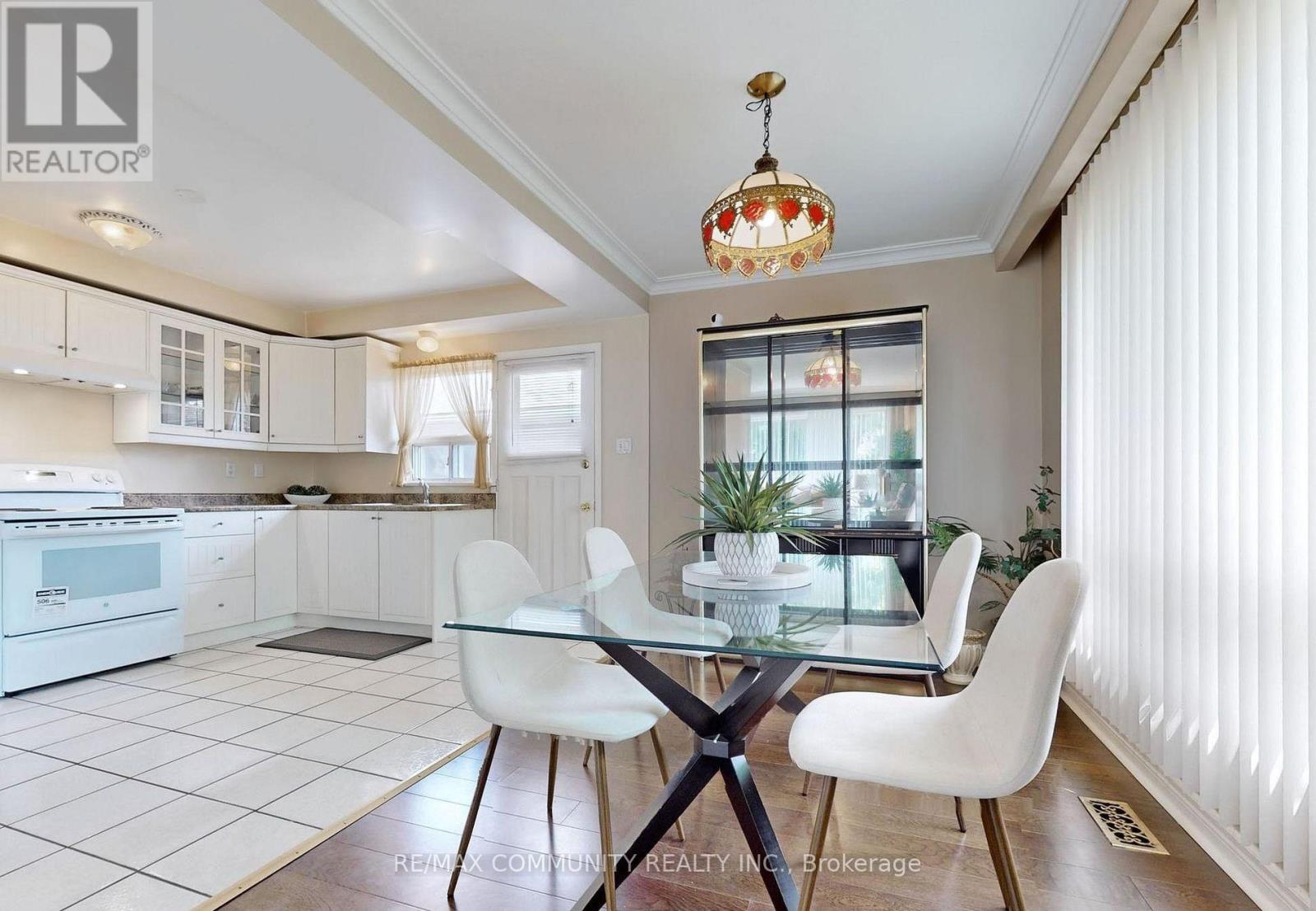 Main - 1 Applefield Drive, Toronto, Ontario  M1P 3X8 - Photo 9 - E12755598