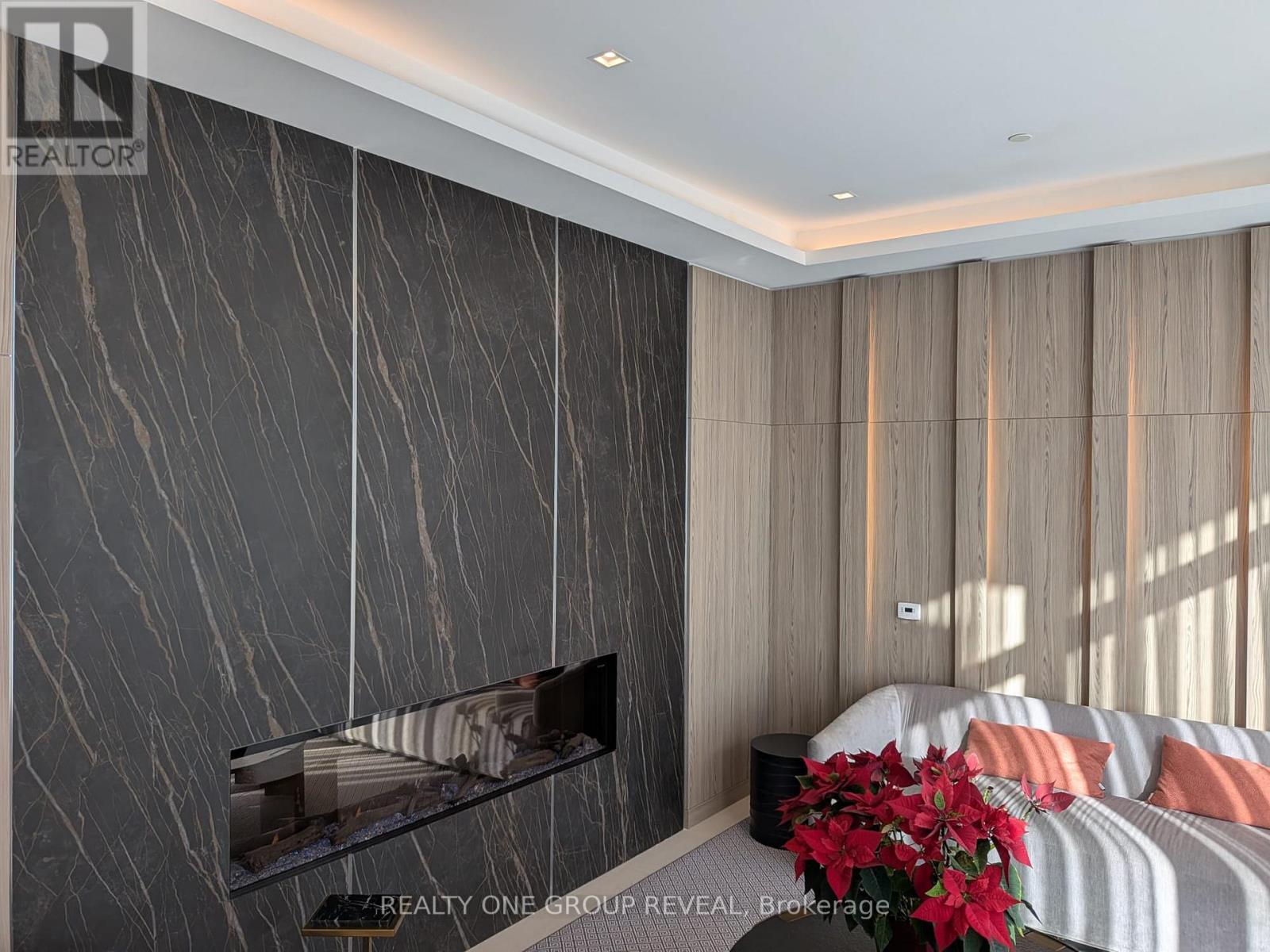 203 - 1601 Charles Street, Whitby, Ontario  L1N 0P1 - Photo 4 - E12755620