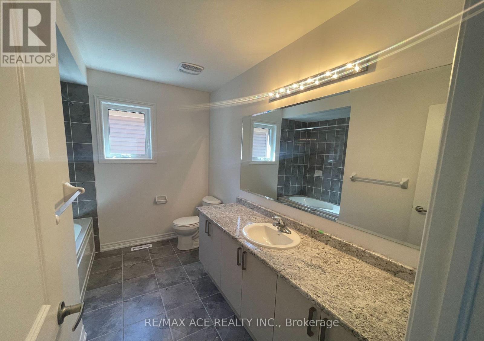 6 Wakefield Boulevard, Essa, Ontario  L0M 1B5 - Photo 12 - N12755682