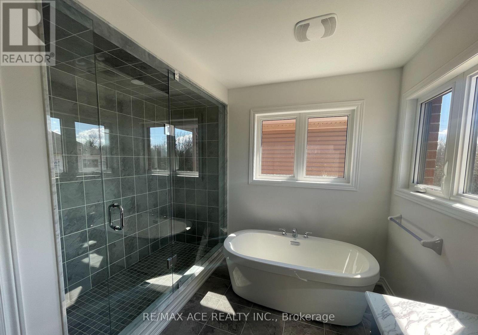 6 Wakefield Boulevard, Essa, Ontario  L0M 1B5 - Photo 9 - N12755682