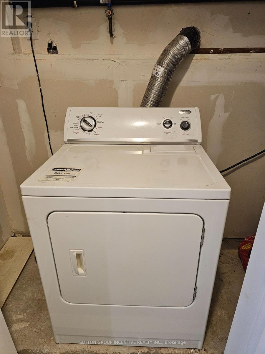 Lower - 8 Heritage Court, Barrie, Ontario  L4N 0E6 - Photo 15 - S12679720