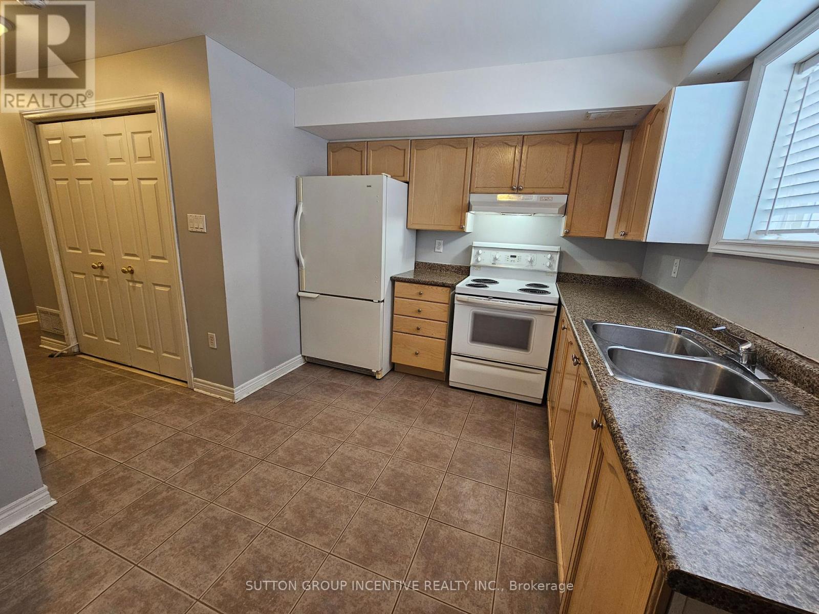 Lower - 8 Heritage Court, Barrie, Ontario  L4N 0E6 - Photo 6 - S12679720