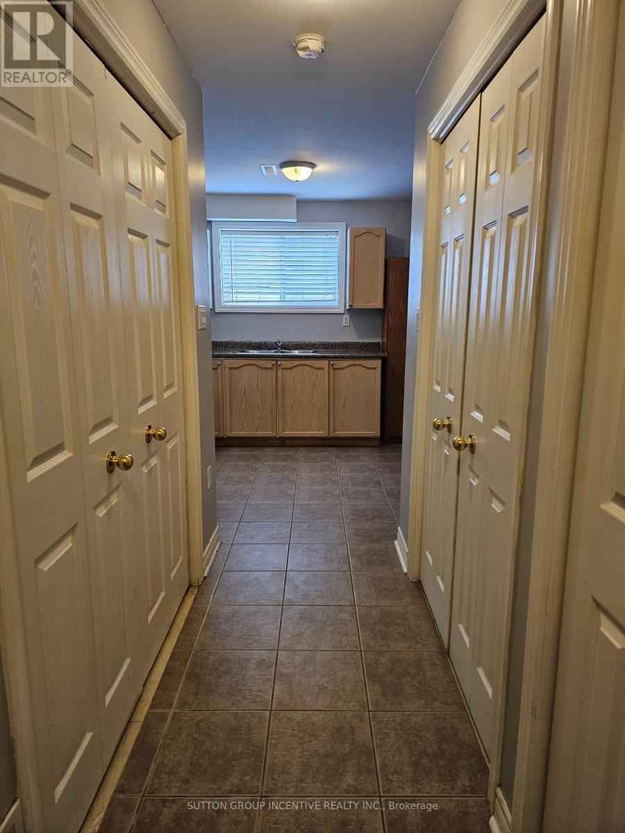 Lower - 8 Heritage Court, Barrie, Ontario  L4N 0E6 - Photo 7 - S12679720