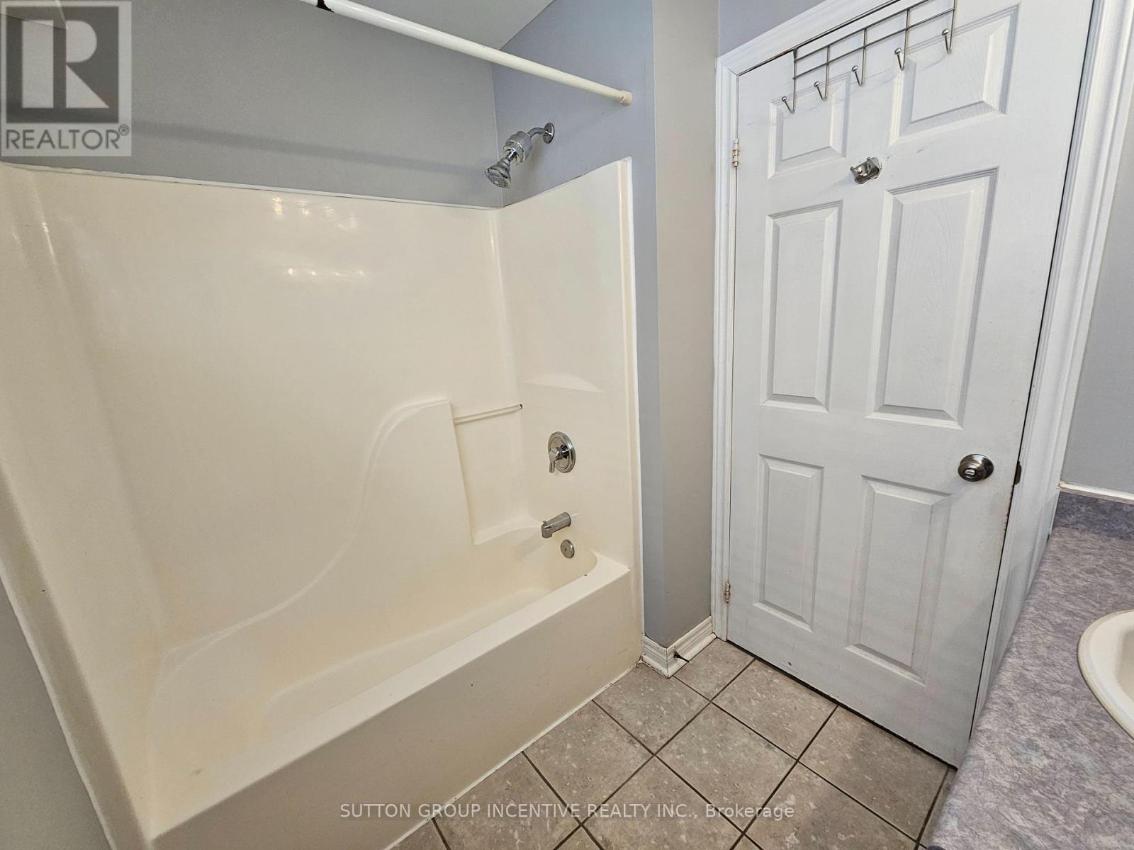 Lower - 8 Heritage Court, Barrie, Ontario  L4N 0E6 - Photo 13 - S12679720