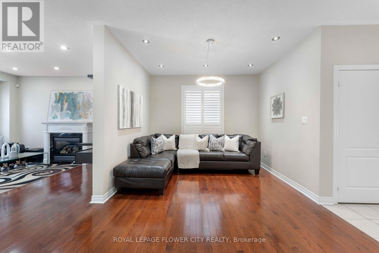 91 Abitibi Lake Drive, Brampton, Ontario  L6R 0V7 - Photo 5 - W12755344