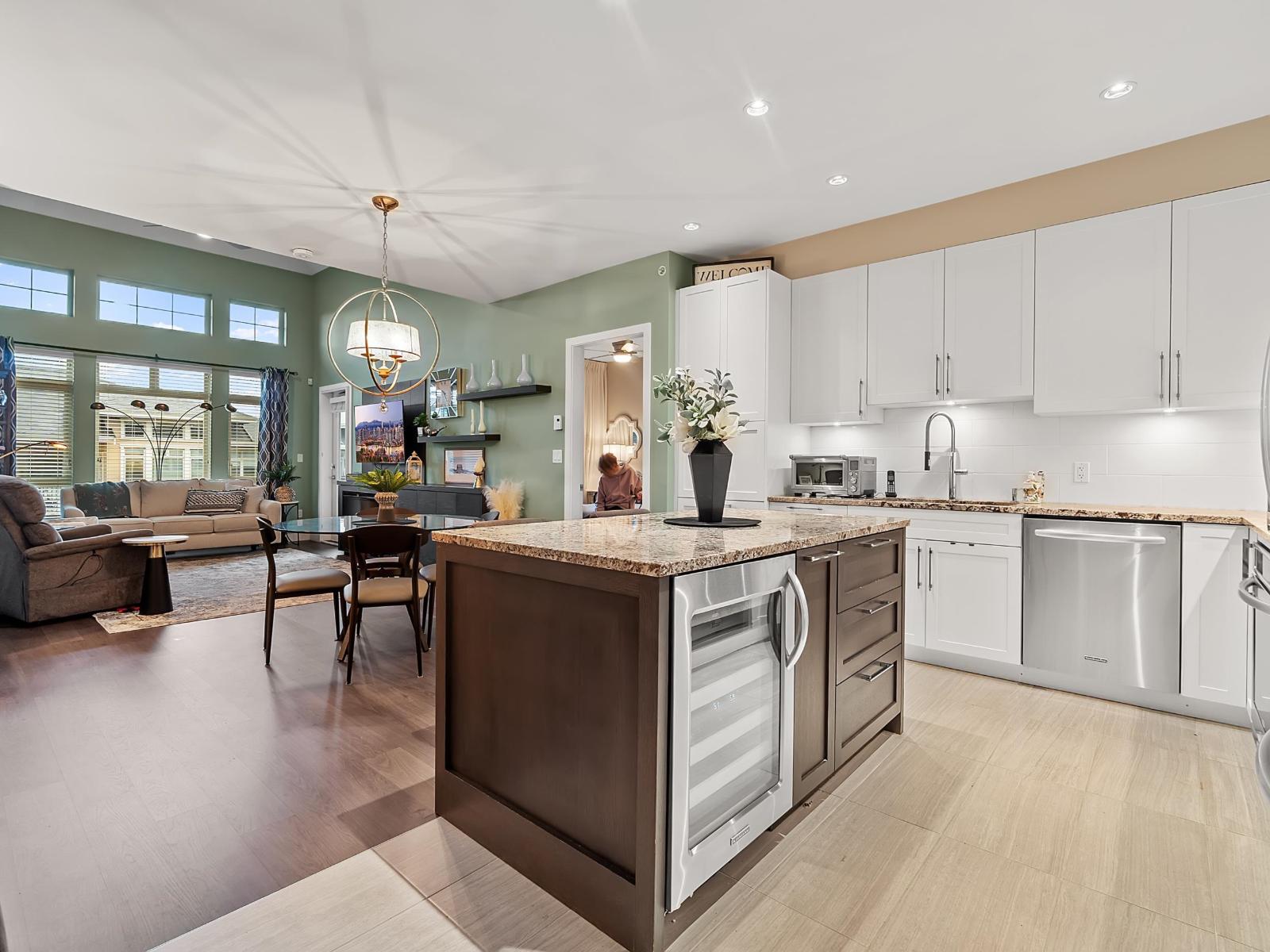 412 15360 20th Avenue, Surrey, British Columbia  V4A 2A3 - Photo 4 - R3086133