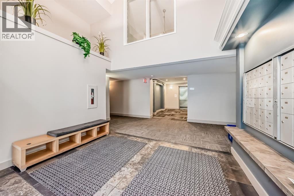 318, 25 Richard Place Sw, Calgary, Alberta  T3E 7N1 - Photo 2 - A2282235